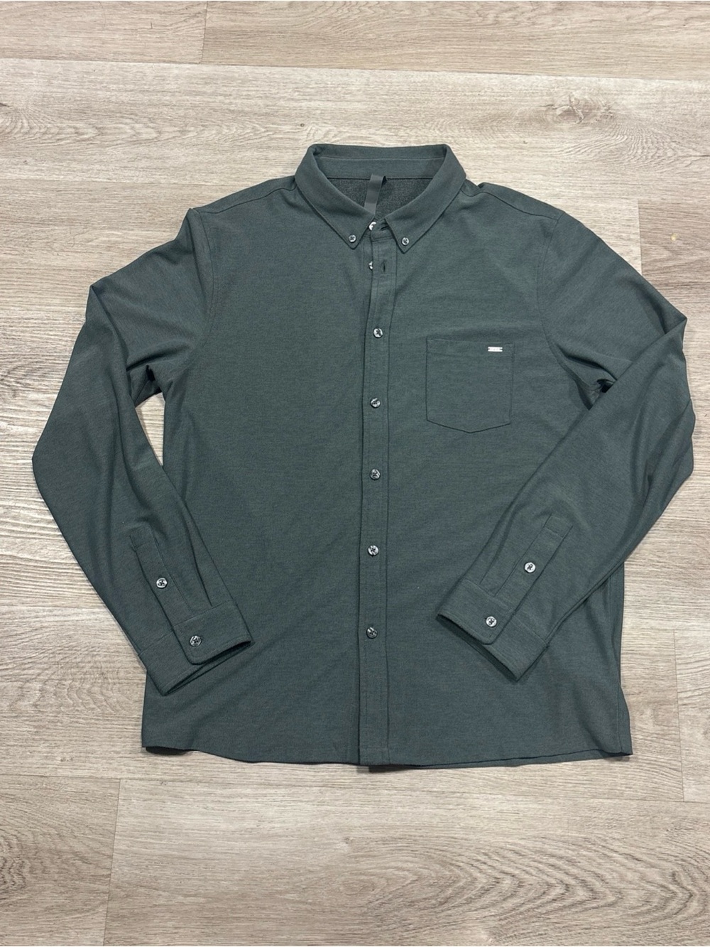 Vuori Ace Button Down Long Sleeve Shirt Mens L Green V185 Pocket Stretch Knit